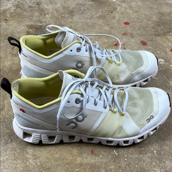 On Running Shoes - On Running Oncloud X Shift in Vapor Acacia 
Size: 8